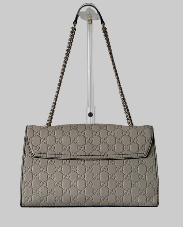 Gucci Gray handbag with chain strap on a gray background